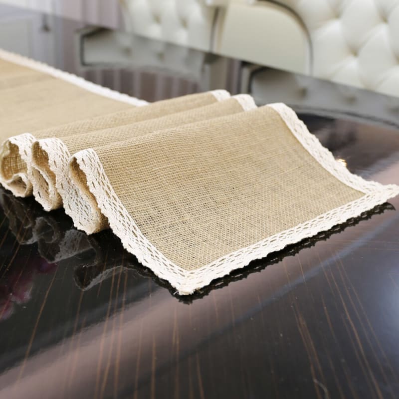 Chemin de table en toile de jute pour anniversaire