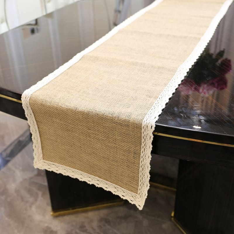 Chemin de table en toile de jute pour anniversaire
